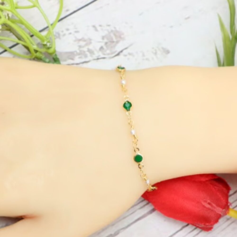 Elegant & Trendy Bracelet – The Perfect Gift for Her